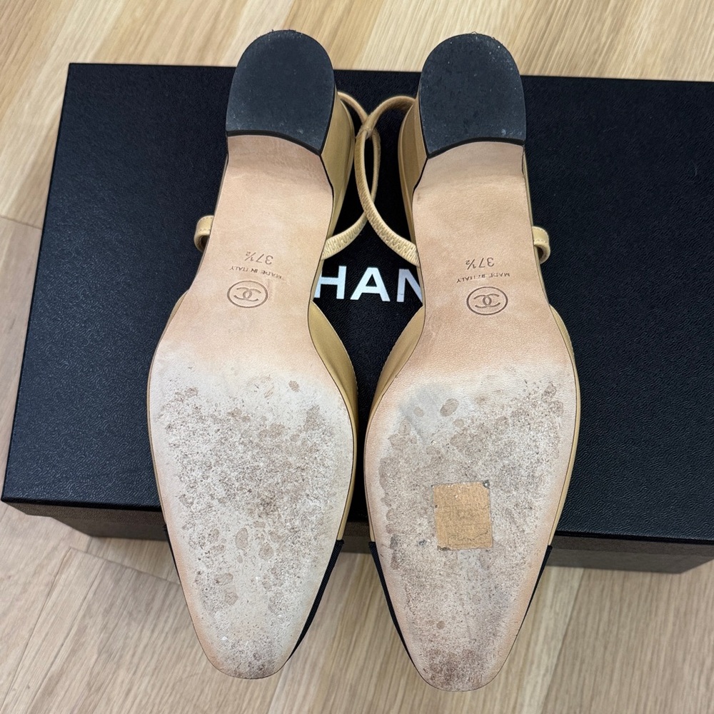 Chanel Classic Slingback Heels – Beige & Black – Goatskin/Grosgrain – 37.5 - Picture 8 of 15